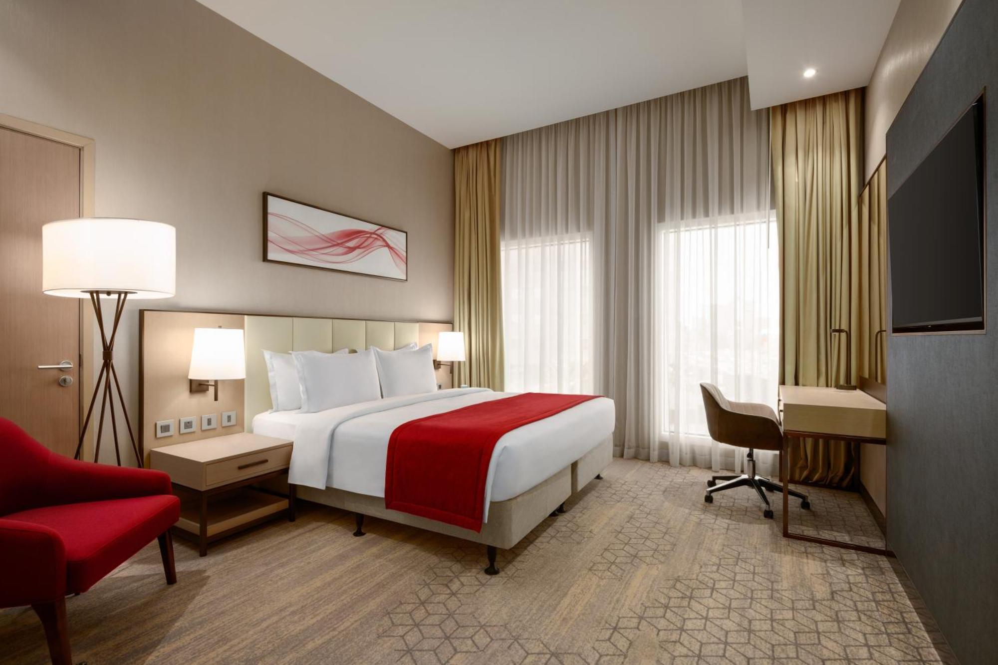 Ramada By Wyndham King Fahd Road فندق الرياض
