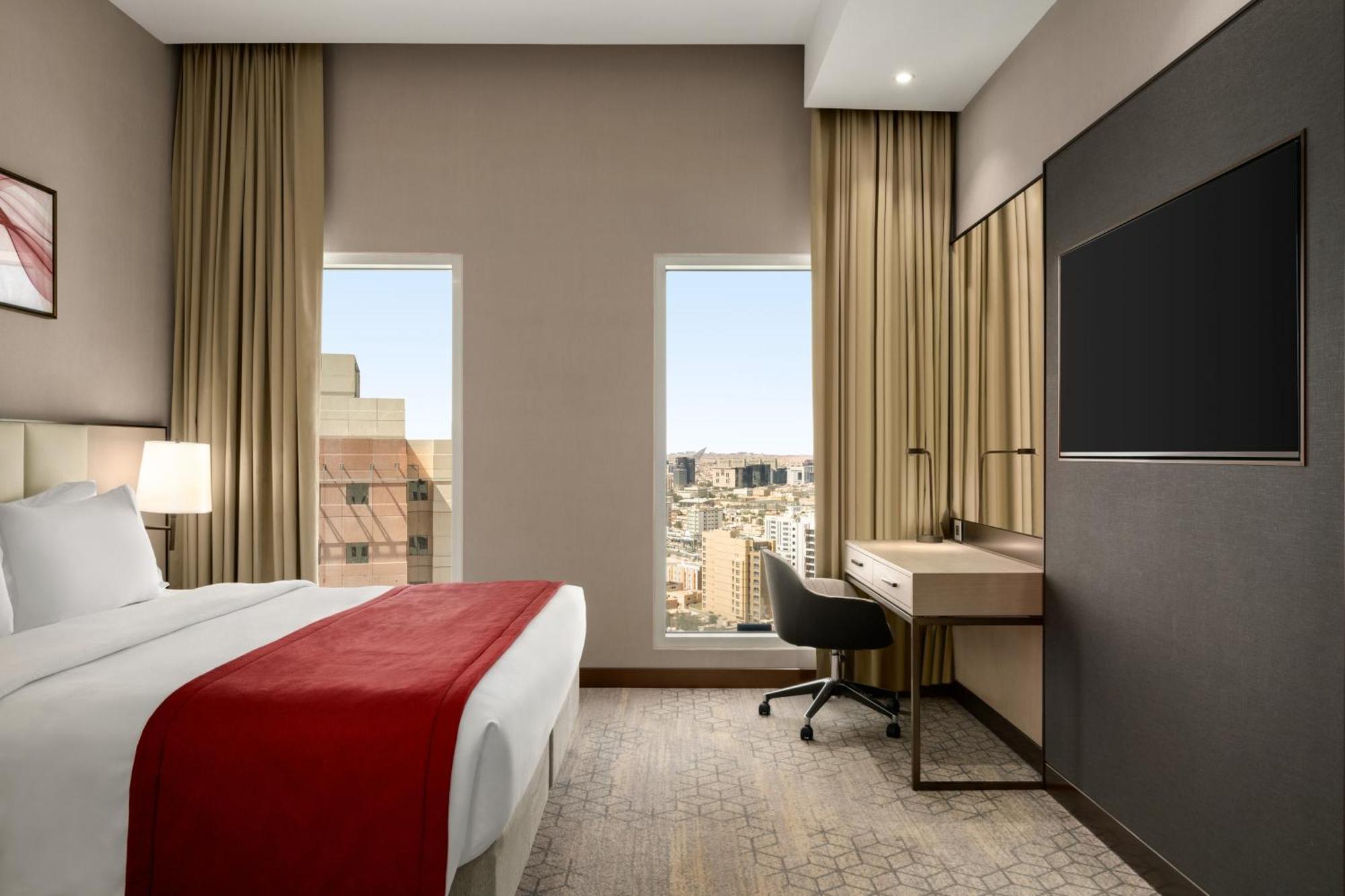 Ramada By Wyndham King Fahd Road 5*