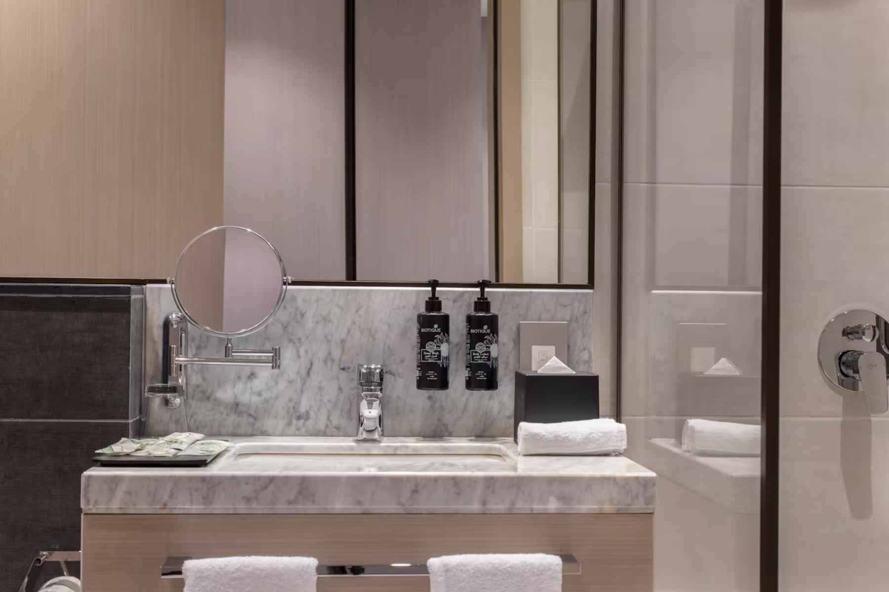 فندق Ramada By Wyndham King Fahd Road