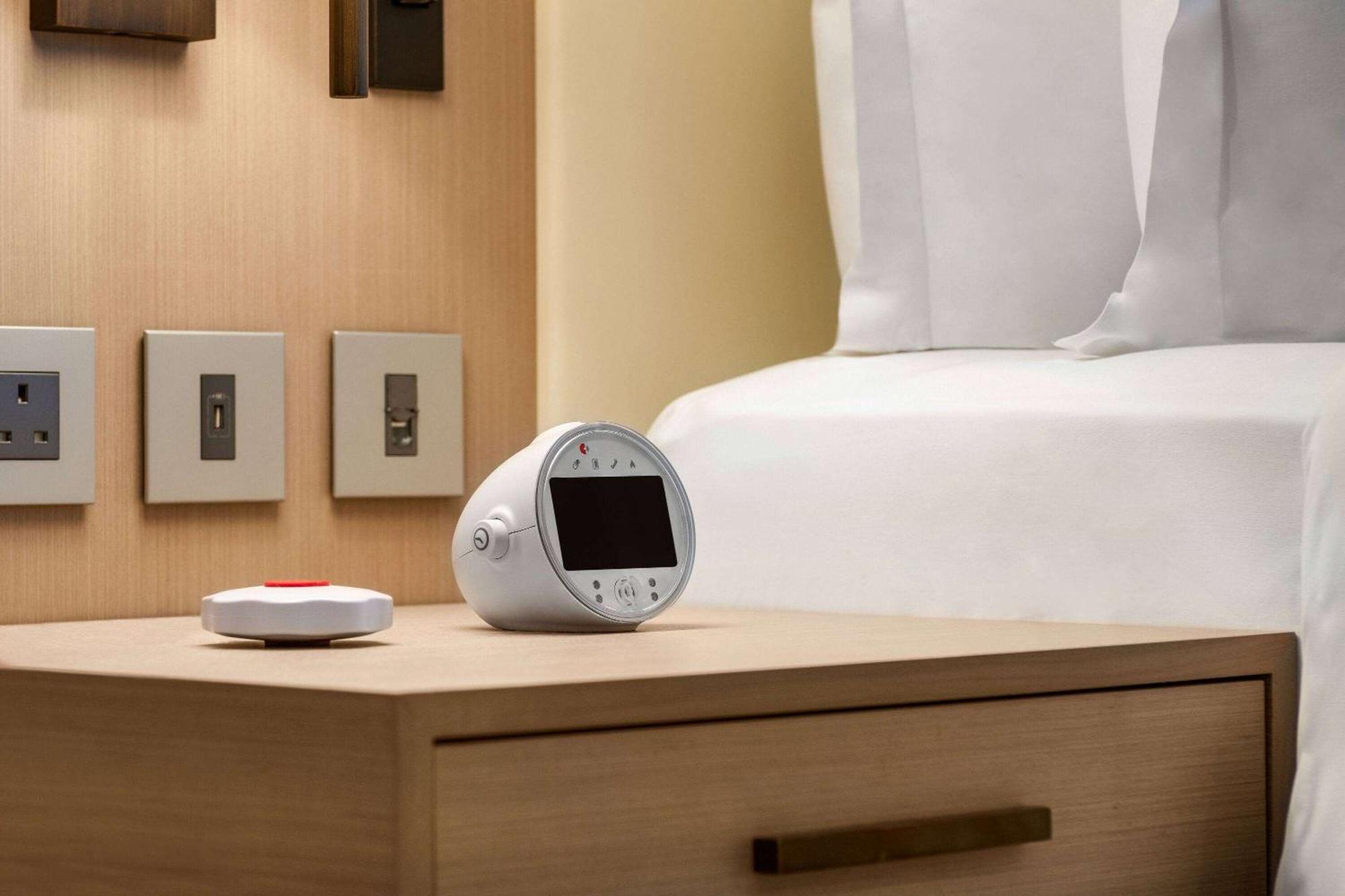 فندق Ramada By Wyndham King Fahd Road الرياض