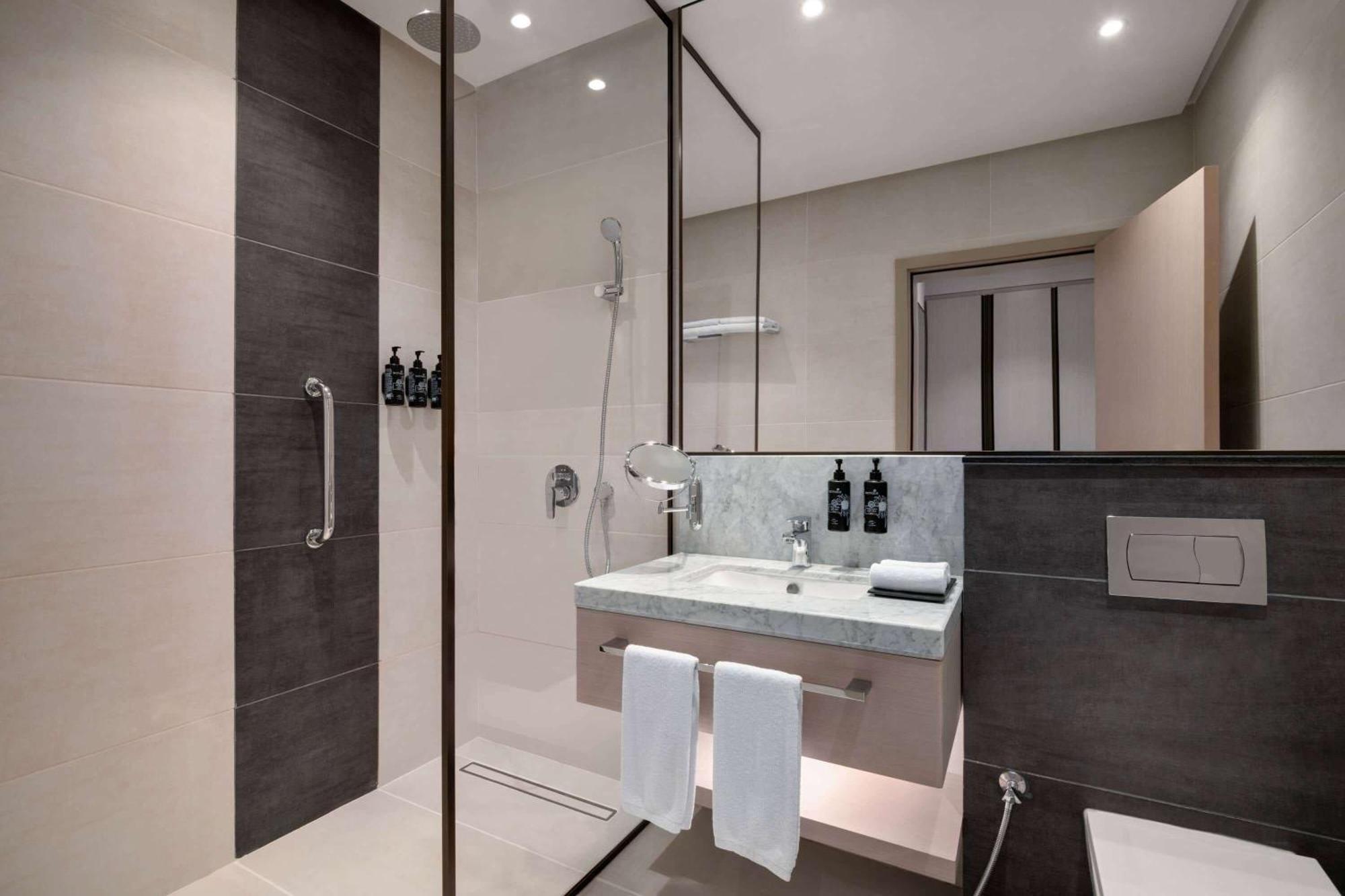 Ramada By Wyndham King Fahd Road