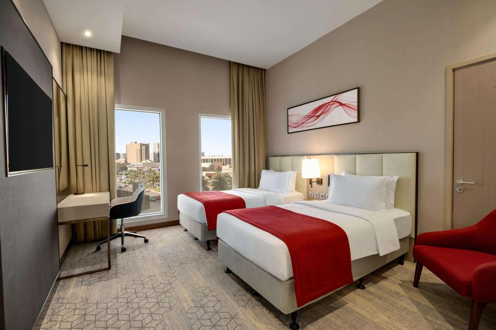Ramada By Wyndham King Fahd Road 5* الرياض