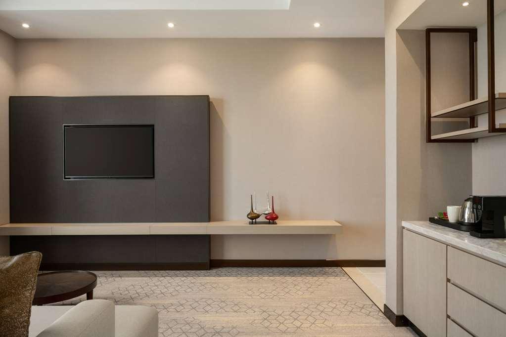 Ramada By Wyndham King Fahd Road فندق 5*